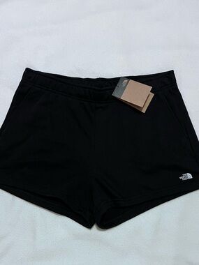 NWT The North Face Women's Black  Shorts